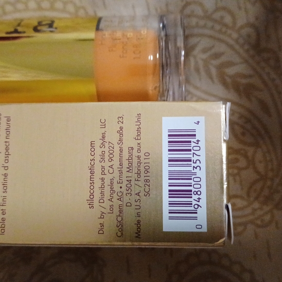 Stila hide & chic fluid foundation - Picture 7 of 7